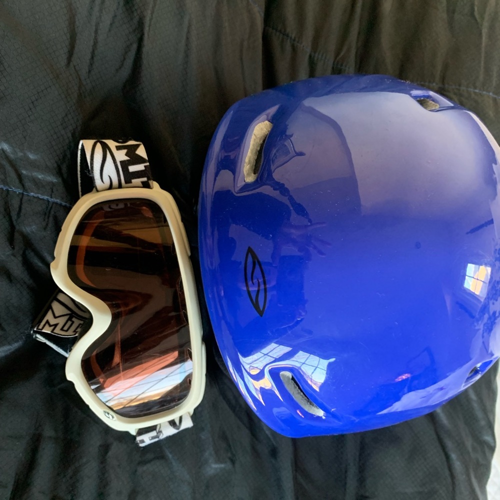 Kids Smith Ski helmet and Ski goggles